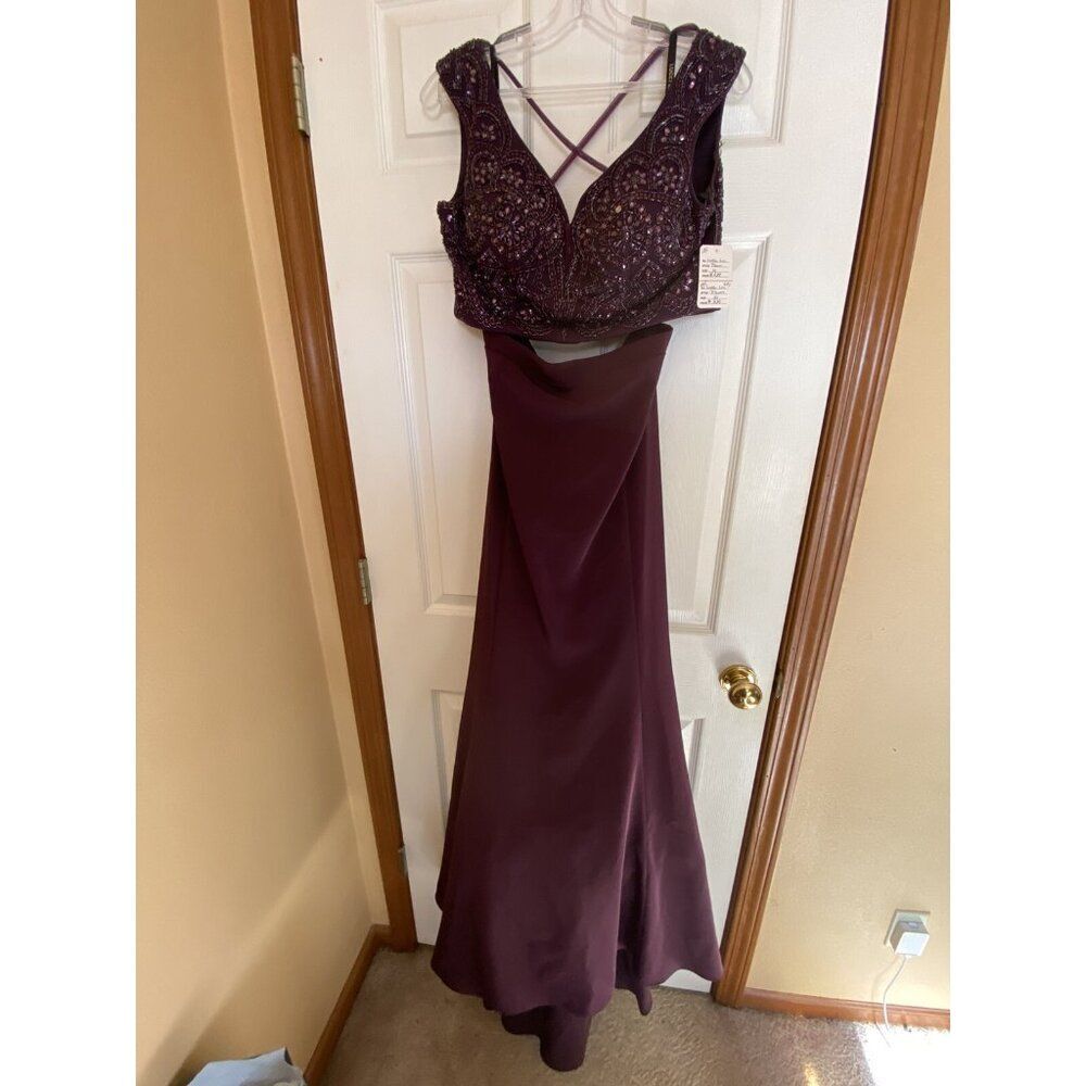 Lucci Lu 2-piece Prom Dress beaded with a ruffle train! Size (10) Worn Once!